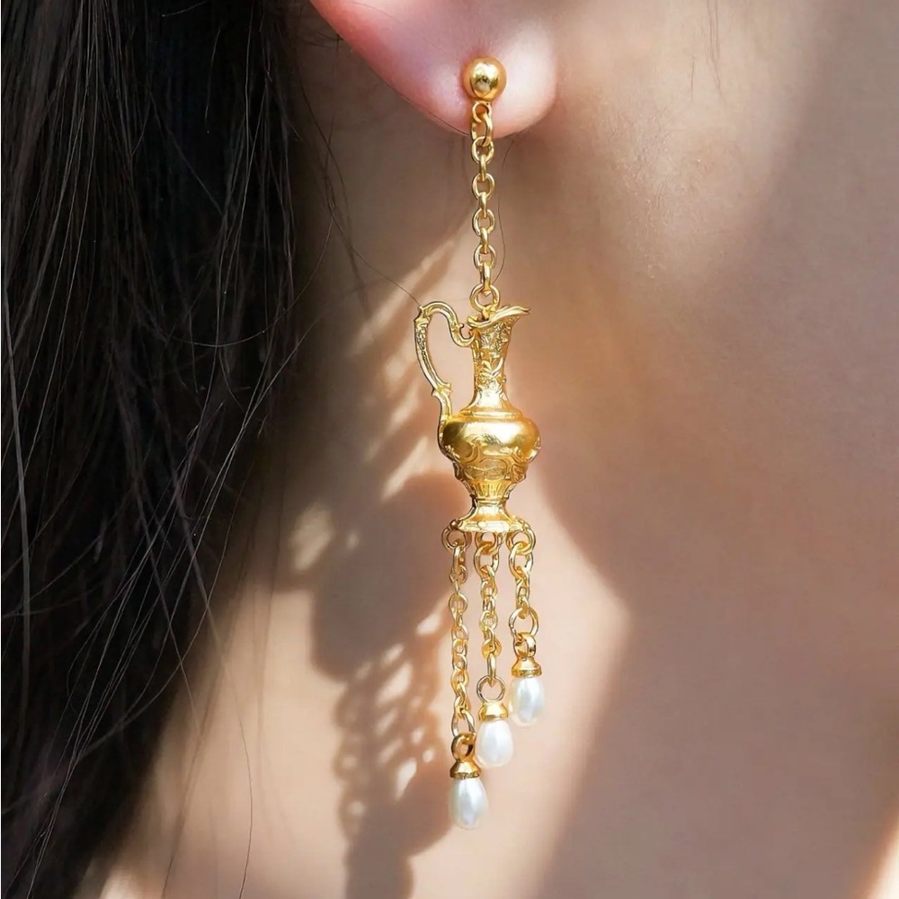 Gold Hourglass & Pitcher Mismatched Drop Earrings Pearl Statement Jewelry NEW - Picture 4 of 4